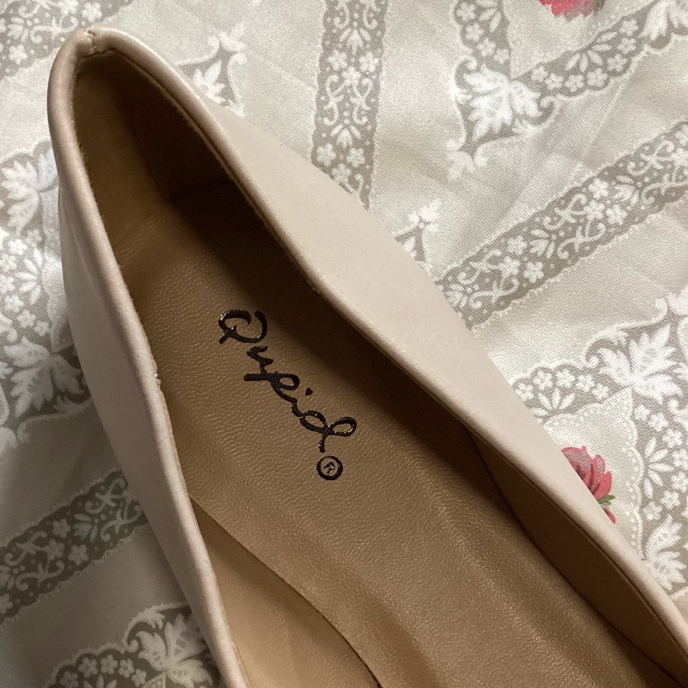 Qupid Tulin Cream and Black Flats Minimalist Loafers Size 6 & 8 - Picture 8 of 9